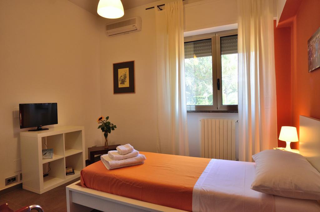 Bed And Breakfast La Villa Ambienti Sanificati Con Generatore Di Ozono バーリ 部屋 写真