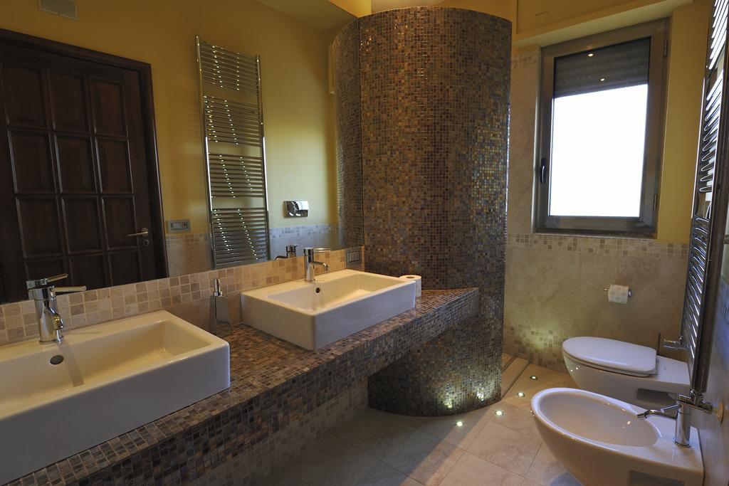 Bed And Breakfast La Villa Ambienti Sanificati Con Generatore Di Ozono バーリ 部屋 写真
